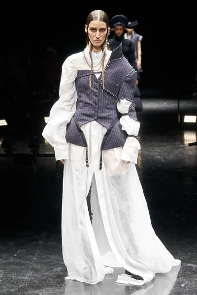 Look 11